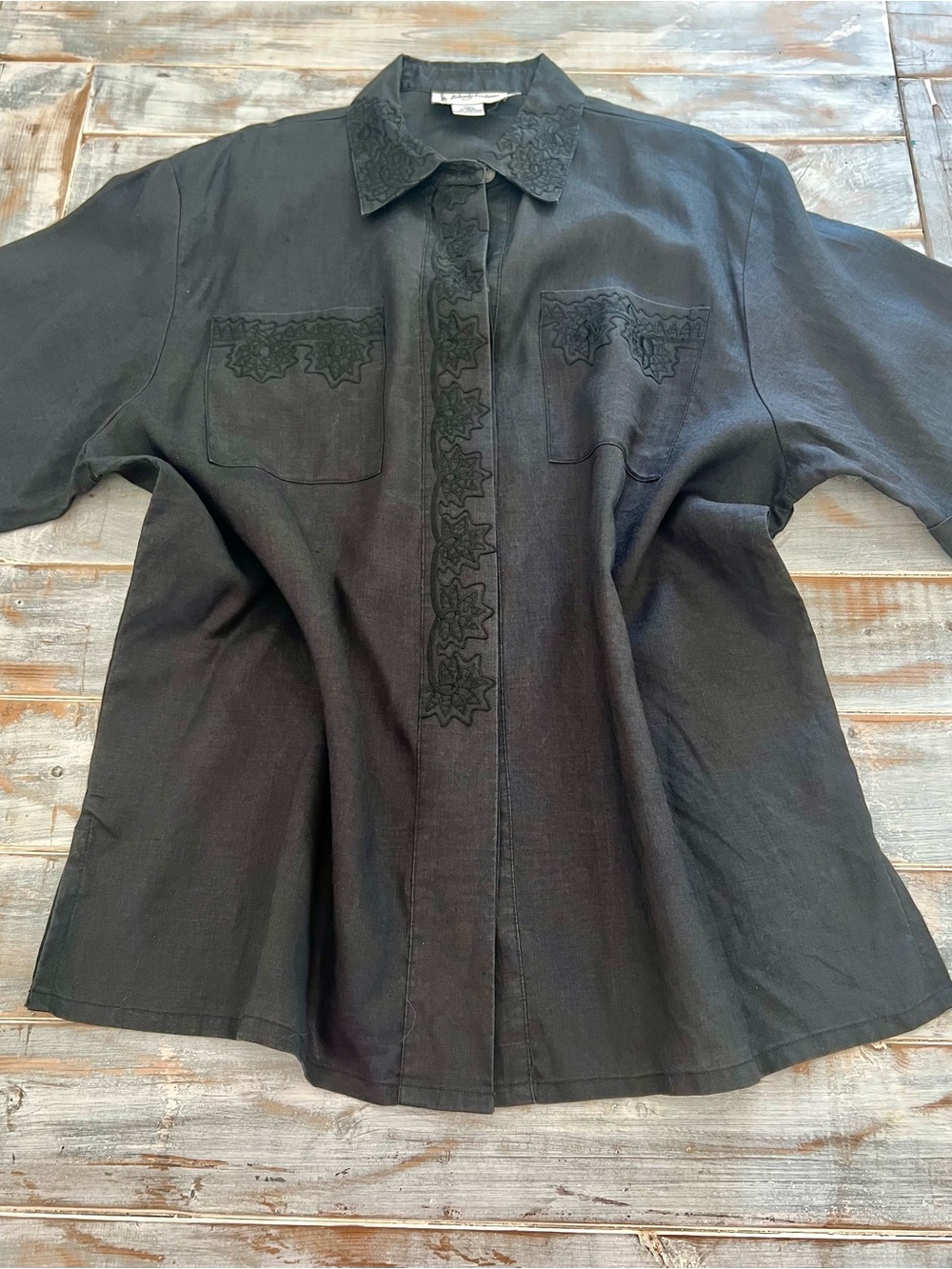 Vintage Liberty Fashions Black 100% Linen Embroidered Shirt Blouse Size 16
Desc